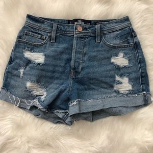 Hollister high rise Mom short 3”